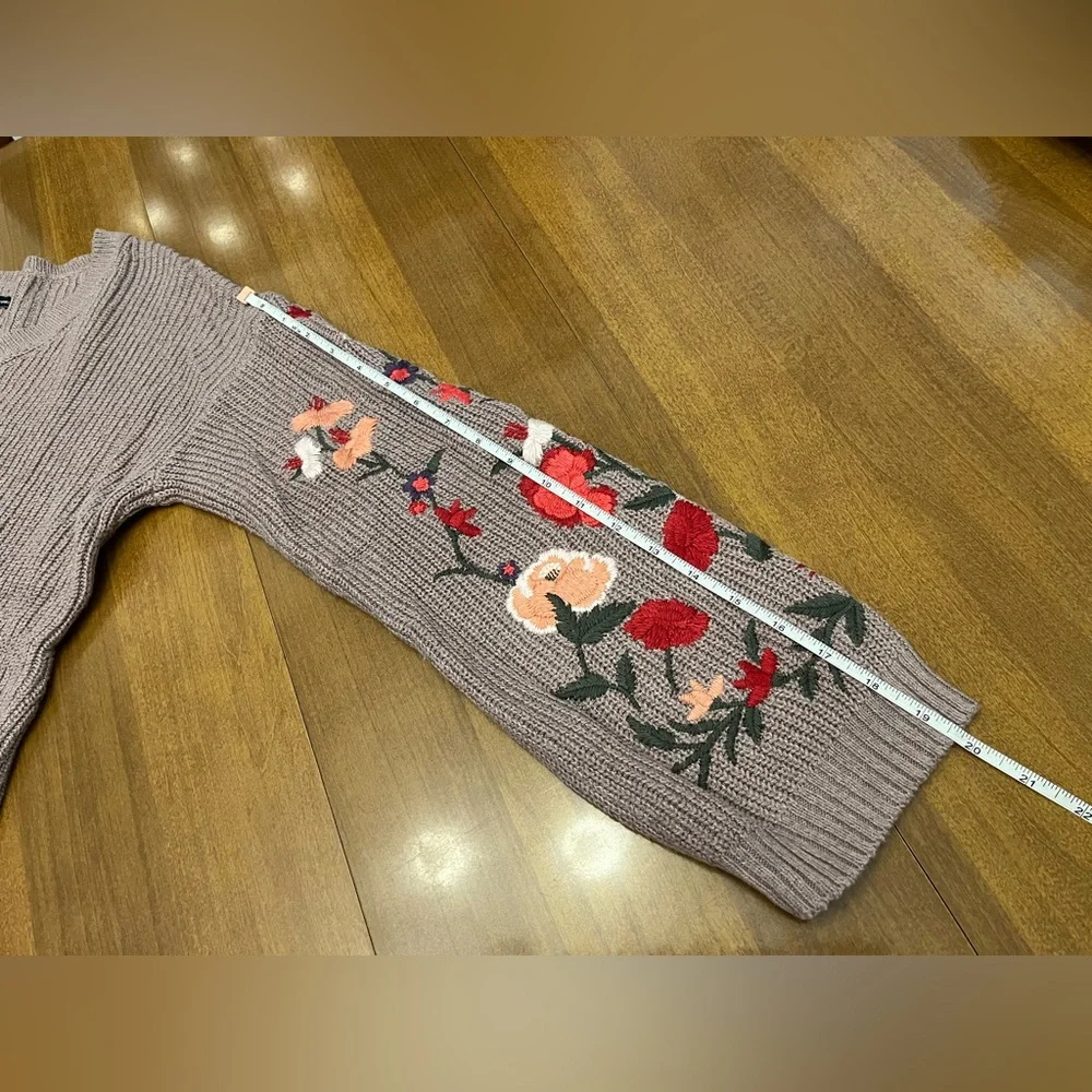 American Eagle v-neck sweater Size Small - Picture 12 of 13